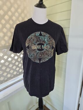 Gildan Black Bonnie Raitt Short Sleeve Graphic Tee